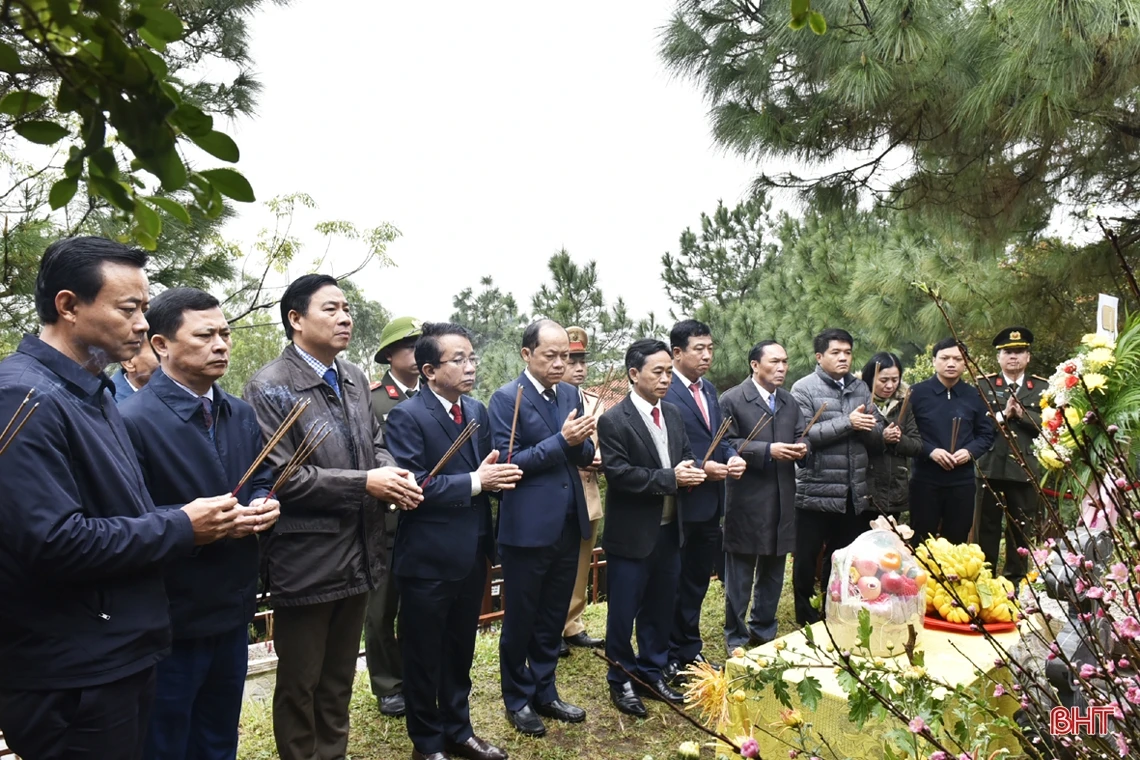 Lãnh đạo tỉnh tri ân các anh hùng liệt sỹ, các vị tiền bối của Đảng