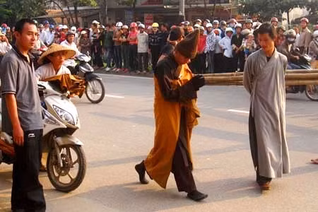 Đại đức Thích Tâm Mẫn hành trình qua địa phận Thành Phố Hà Tĩnh