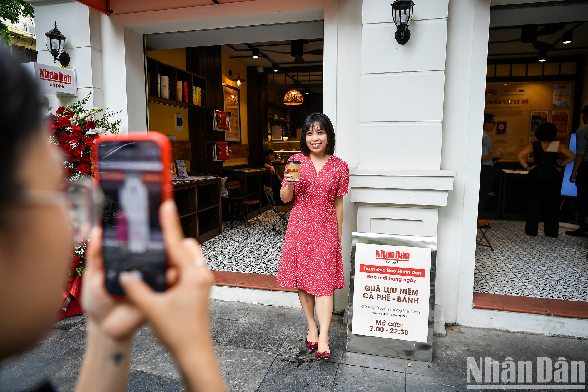Check-in cùng không gian Báo Nhân Dân.
