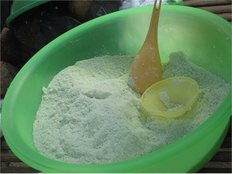 Gạo nếp là nguyên liệu chính để chế biến bánh ong Gạo nếp là nguyên liệu chính để chế biến bánh ong