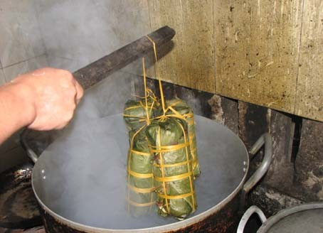 Công đoạn luộc giò