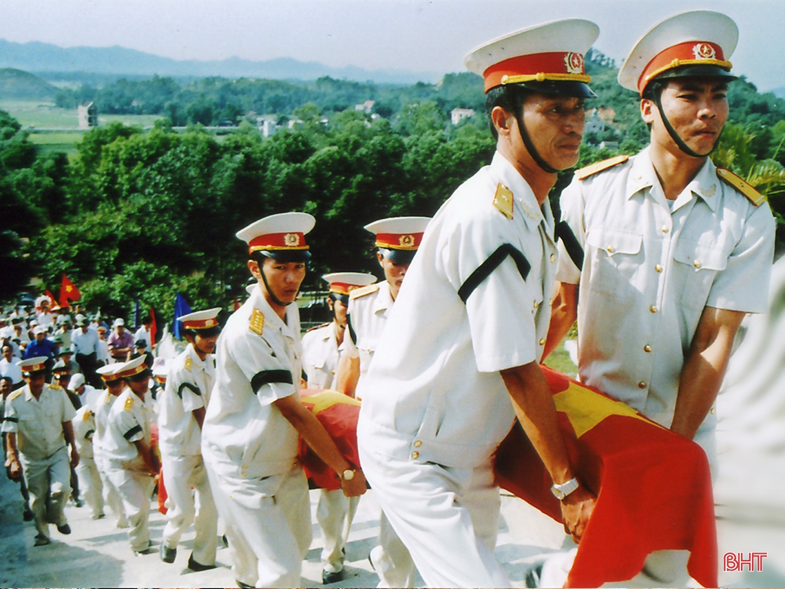 Triển lãm “Vang mãi khúc quân hành” - Sân chơi của những cựu binh đam mê nhiếp ảnh