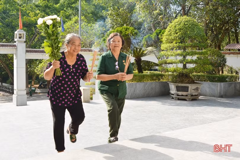 Ngã ba Đồng Lộc - chầm chậm một lối về...