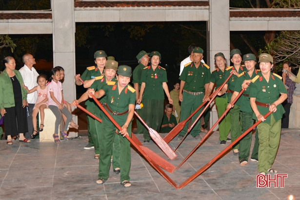 “Hát cho các Chị nghe” ở Ngã ba Đồng Lộc