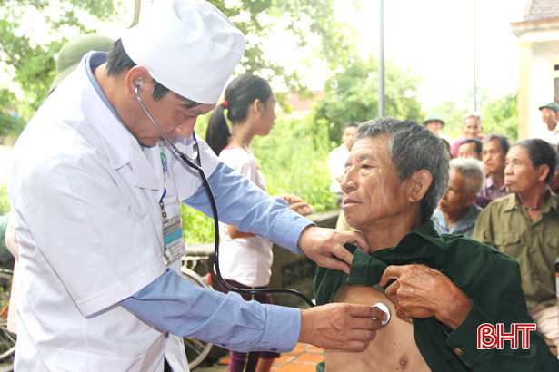 Khám và cấp thuốc miễn phí cho 209 đối tượng chính sách xã Kim Lộc