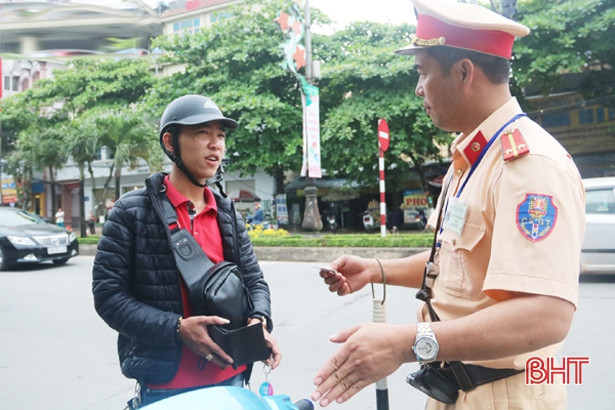 Thu nộp hơn 9 tỷ đồng xử phạt vi phạm TTATGT đường bộ
