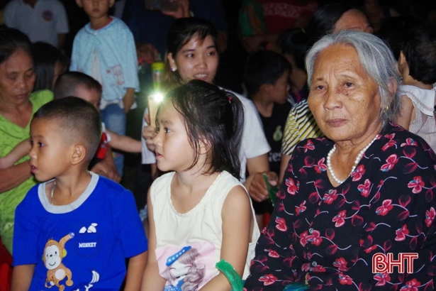 Ấm áp đêm giao lưu văn nghệ thắm tình quân dân ở Cẩm Dương