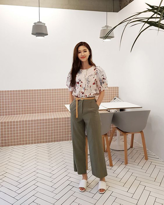 Những set đồ nhẹ nhàng cho ngày làm việc cuối tuần