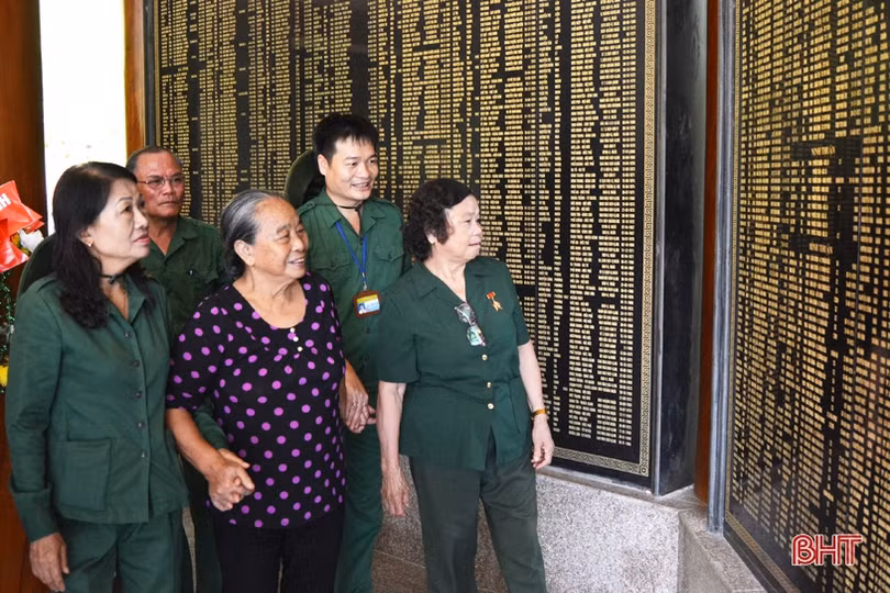 Ngã ba Đồng Lộc - chầm chậm một lối về...