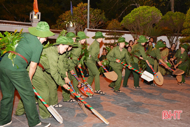 “Hát cho các Chị nghe” ở Ngã ba Đồng Lộc