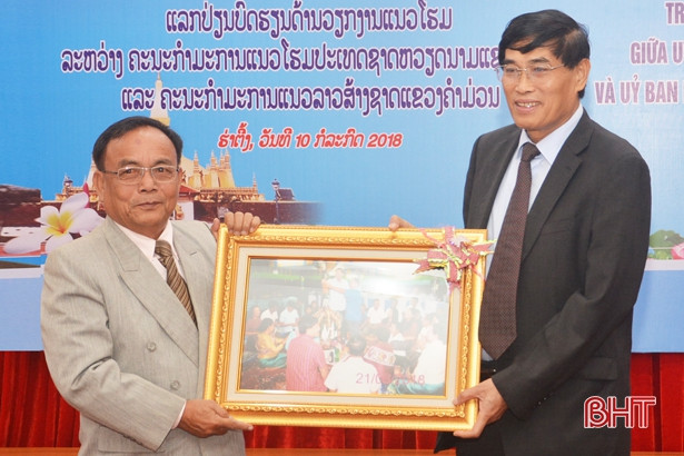 Tuyên truyền, vận động nhân dân 2 tỉnh tích cực thi đua phát triển KT-XH