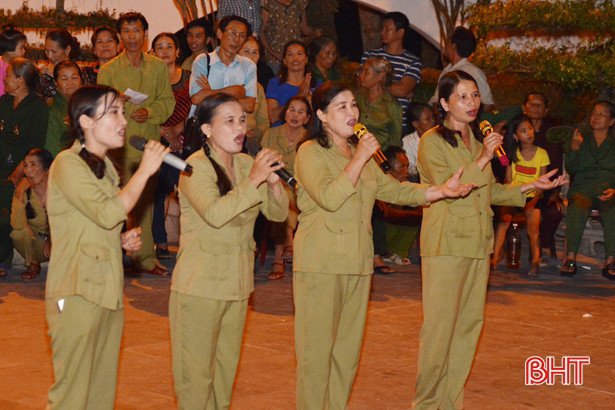 “Hát cho các Chị nghe” ở Ngã ba Đồng Lộc