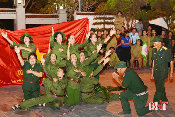 “Hát cho các Chị nghe” ở Ngã ba Đồng Lộc