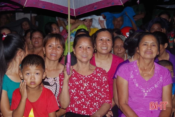 Ấm áp đêm giao lưu văn nghệ thắm tình quân dân ở Cẩm Dương