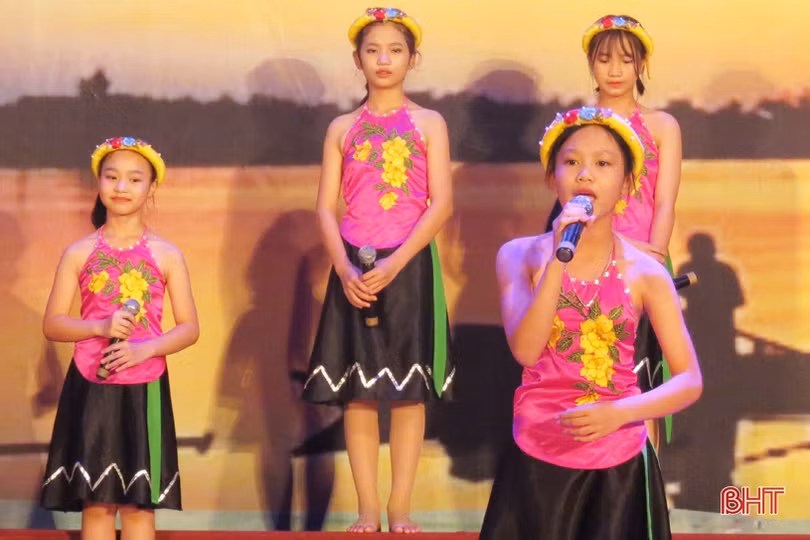 Ấn tượng liên hoan dân ca, ví, giặm Nghệ Tĩnh thị xã Hồng Lĩnh năm 2018