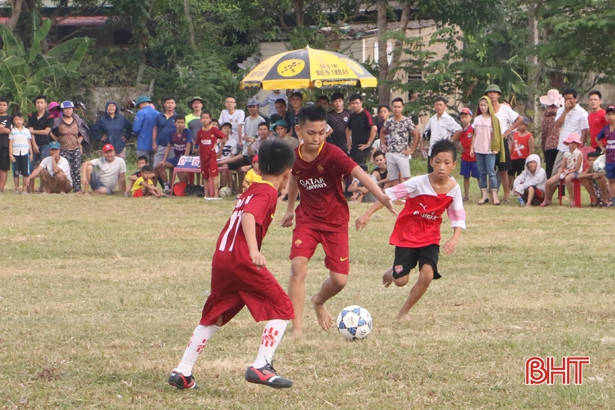 Sôi nổi giải bóng đá thiếu niên phường Hà Huy Tập
