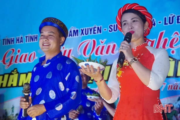 Ấm áp đêm giao lưu văn nghệ thắm tình quân dân ở Cẩm Dương