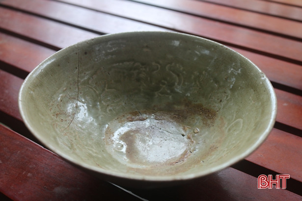 Phát hiện đồ gốm cổ thời Lý - Trần trong vườn nhà dân ở Nghi Xuân