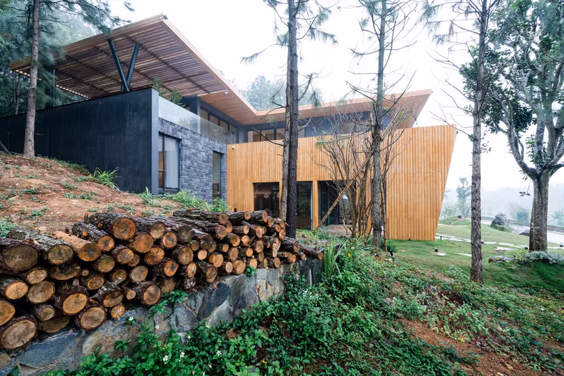 Biệt thự nằm trên đồi thông ở Vĩnh Phúc lên báo nước ngoài