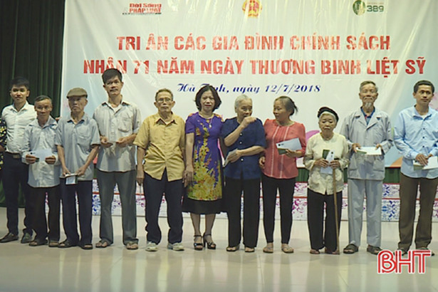 Trao 100 suất quà cho gia đình chính sách trên địa bàn TP Hà Tĩnh