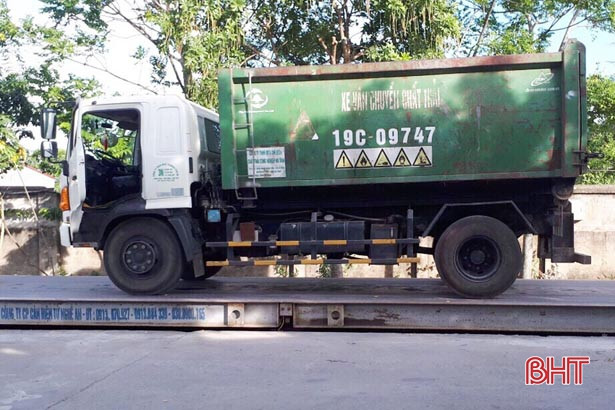 Vận chuyển rác thải tồn đọng ở Phượng Thành đi nơi khác xử lý