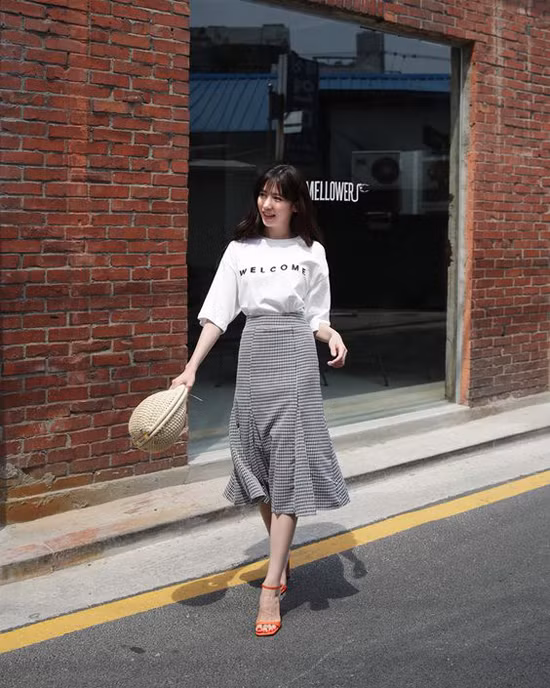 Những set đồ nhẹ nhàng cho ngày làm việc cuối tuần