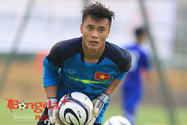 Thủ môn Bùi Tiến Dũng sẽ trao giải “Cầu thủ xuất sắc nhất” trận Anh gặp Croatia