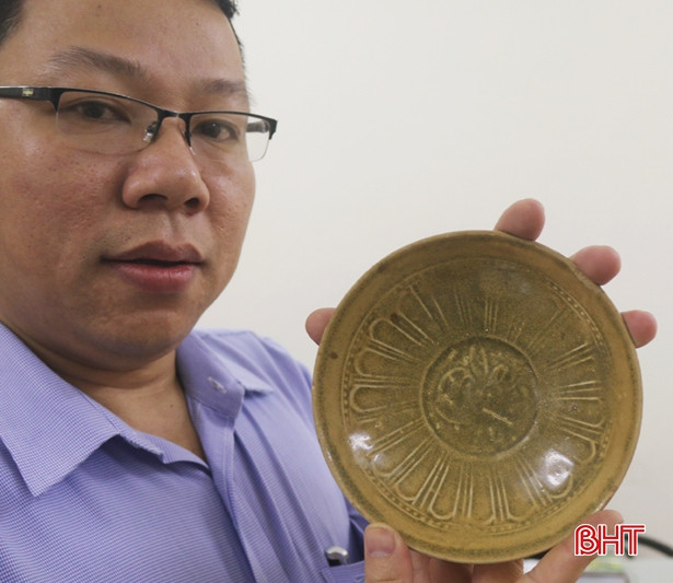 Phát hiện đồ gốm cổ thời Lý - Trần trong vườn nhà dân ở Nghi Xuân