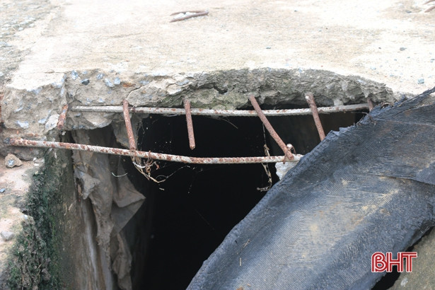 Mương thoát nước “bẫy” người đi đường