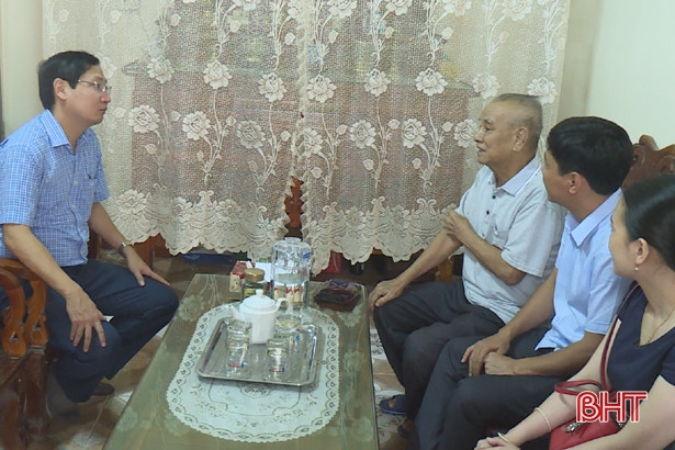 Trao 100 suất quà cho gia đình chính sách trên địa bàn TP Hà Tĩnh