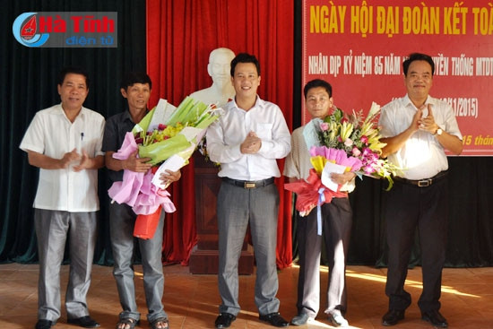 Lãnh đạo tỉnh chung vui ngày hội đoàn kết với người dân các địa phương ảnh 9