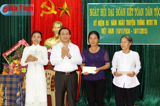 Lãnh đạo tỉnh chung vui ngày hội đoàn kết với người dân các địa phương ảnh 2