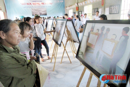 Khai mạc Triển lãm ảnh "Bờ kia sông Mê Kông" ảnh 1