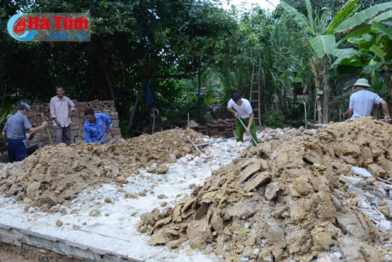 Vietcombank Hà Tĩnh trao tiền hỗ trợ hộ nghèo làm nhà ở ảnh 2