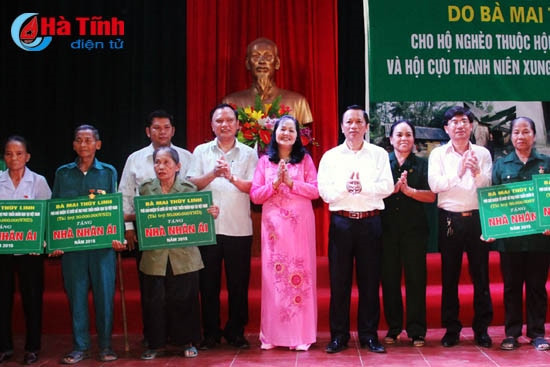 Trao hơn 1,7 tỷ cho các hoàn cảnh khó khăn ở Hương Sơn ảnh 1