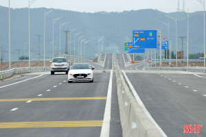 Người dân phấn khởi lưu thông trên cao tốc qua Hà Tĩnh 