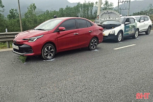 3 ô tô "dồn toa" trên cao tốc Vũng Áng - Bùng ở Hà Tĩnh