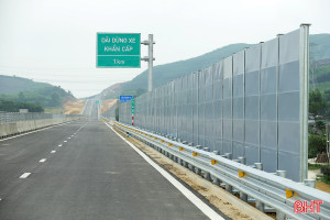Lý do nhiều đoạn tuyến cao tốc ở Hà Tĩnh được lắp đặt tường chống ồn