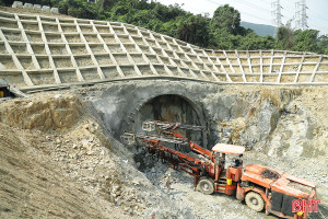 Cận cảnh thi công hầm Đèo Ngang nối Hà Tĩnh với Quảng Bình