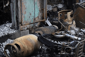 Hà Tĩnh: Nghi nổ bình gas làm cha tử vong, con bị thương