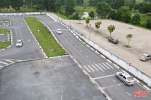 Học viên nào phải thi sát hạch lý thuyết lái xe theo bộ đề 600 câu hỏi?
