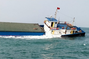 Chìm tàu chở than trên vùng biển Hà Tĩnh, chưa tìm thấy 10 thuyền viên