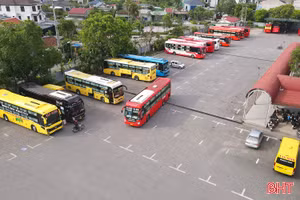 8 nhà xe ở Hà Tĩnh chưa giảm giá cước khi xăng dầu “hạ nhiệt”