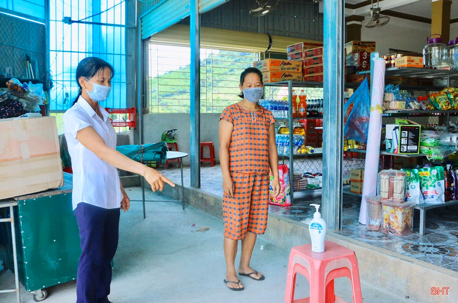 Người phụ nữ miền sơn cước Hà Tĩnh gần 20 năm “gánh” việc làng