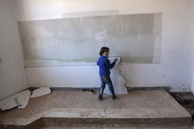 photo is thao chay tre em syria quay tro lai truong