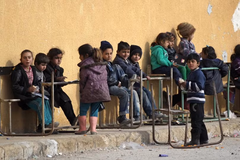 photo is thao chay tre em syria quay tro lai truong