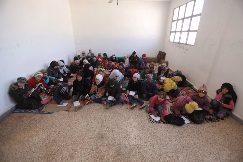 photo is thao chay tre em syria quay tro lai truong