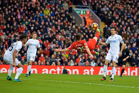 hang thu yeu kem liverpool trang tay tai anfield
