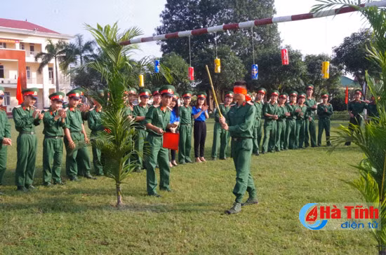 xuan den voi chien sy tre o trung doan 841