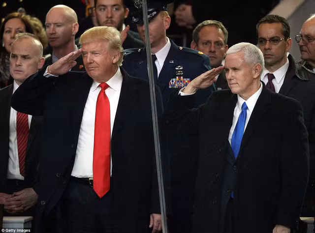 hinh anh dac sac le nham chuc cua tong thong donald trump